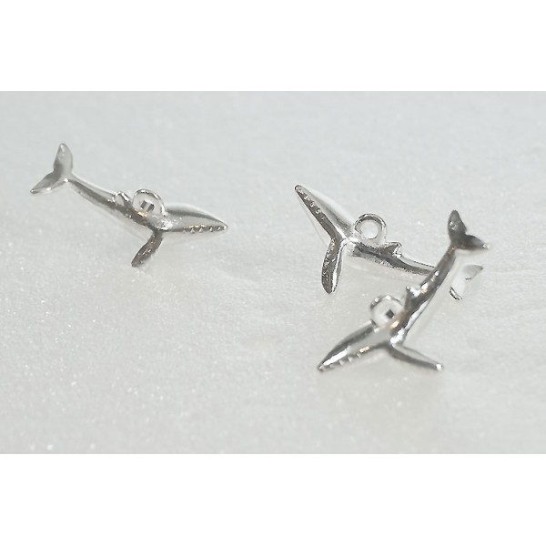 Tiny whale charm, 17mm, silver plate