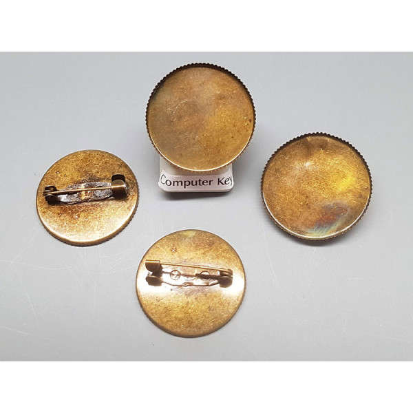 SECONDS: 25mm round bezel setting, with Brooch pin, ant. bronze