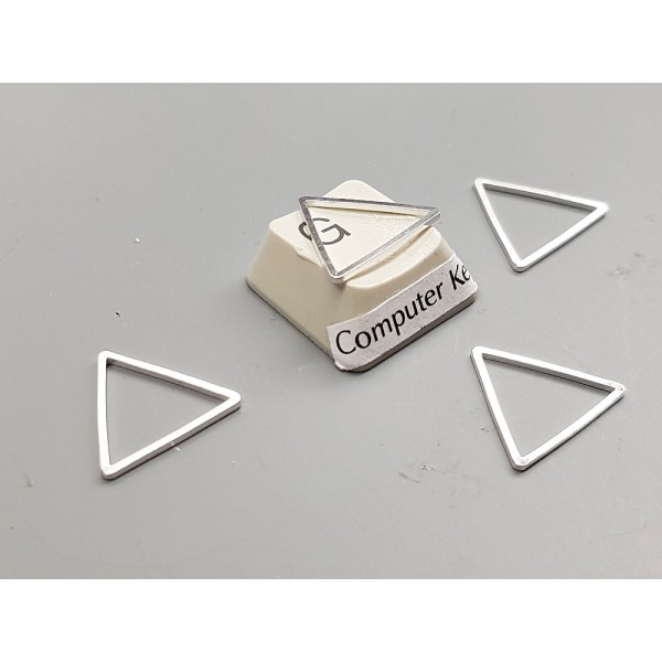 Triangle link connectors, closed no join, 15x13x0.8mm, per 50