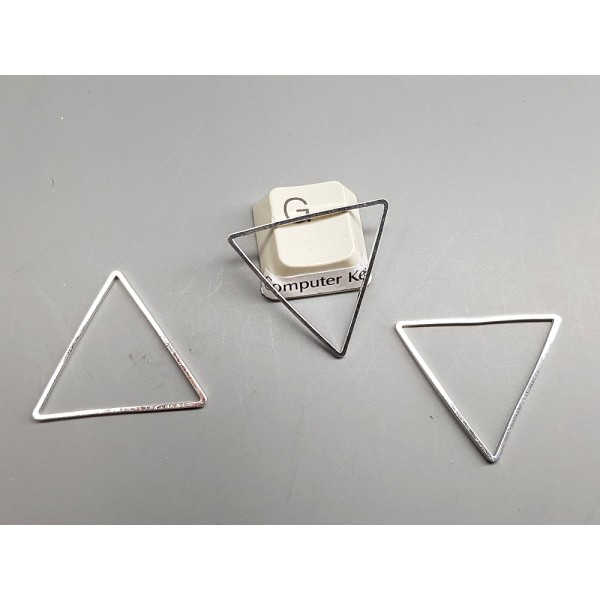 Triangle link connectors, closed no join, 27x23.5x0.8mm, per 50