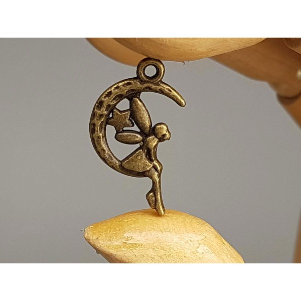 Medium Fairy Charm, ant bronze plate, 25mm
