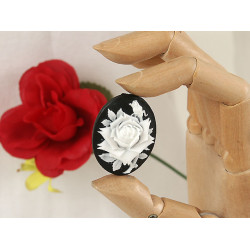 40x30mm Black with White Rose portrait cameo