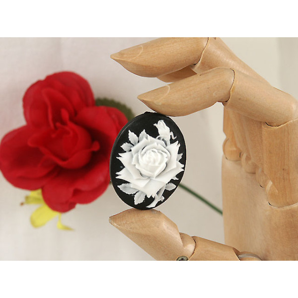 40x30mm Black with White Rose portrait cameo