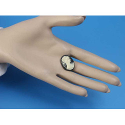 25x18mm Black with pale Ivory Lady with ponytail cameo