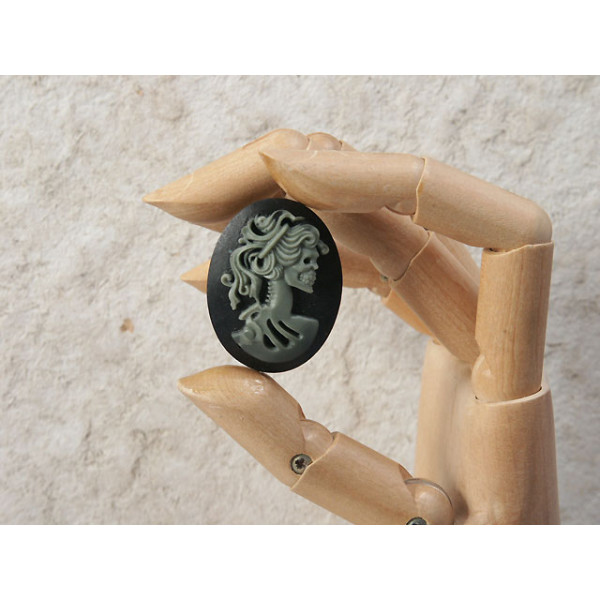 40x30mm Black with Grey Lolita lady skeleton portrait cameo