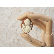 40x30mm mid-Brown with Ivory Maiden with Bird portrait cameo