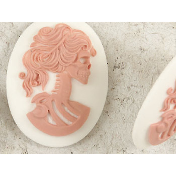40x30mm White with Pink Lolita skeleton cameo