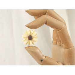27mm lge Daisy flower cabochon, Ivory, bag of 10