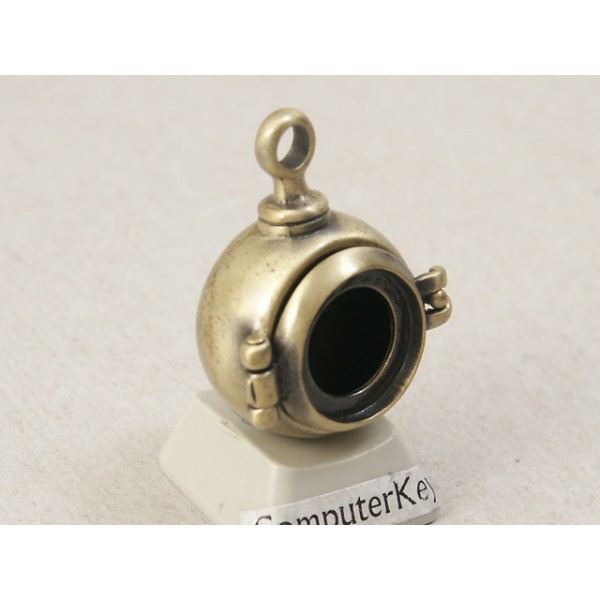 Porthole locket, with 12mm bezel setting, antiqued bronze plate