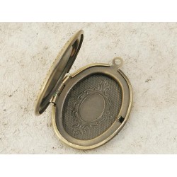 Locket with 18x13mm bezel centre, antiqued bronze