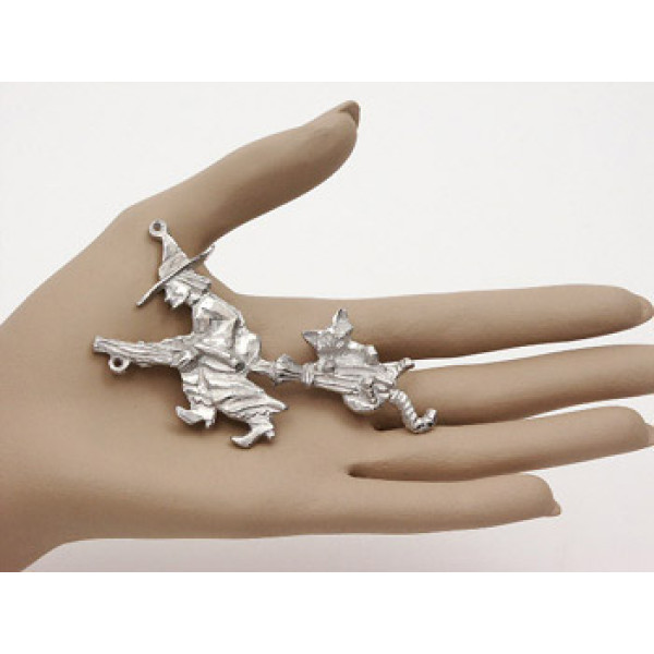 Witch with broom & cat, 92mm long, pewter